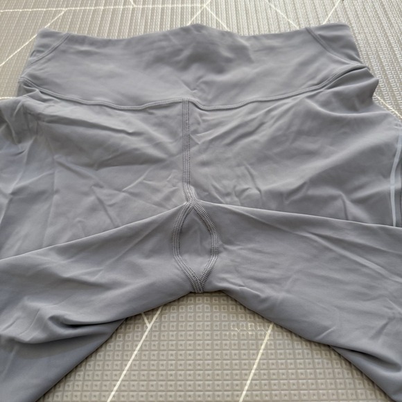 Lululemon‎ Base Pace High-Rise Reflective Short 8" Size 12 Gull Grey - Picture 4 of 8